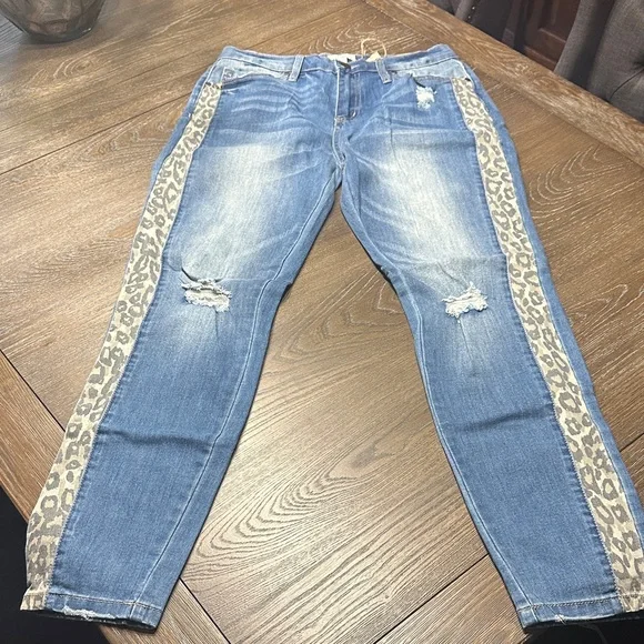 Easel Blue Jeans with Leopard Side Detail - Picture 3 of 7